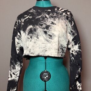 Black and White Tie-Dye Women's Crop Sweatshirt